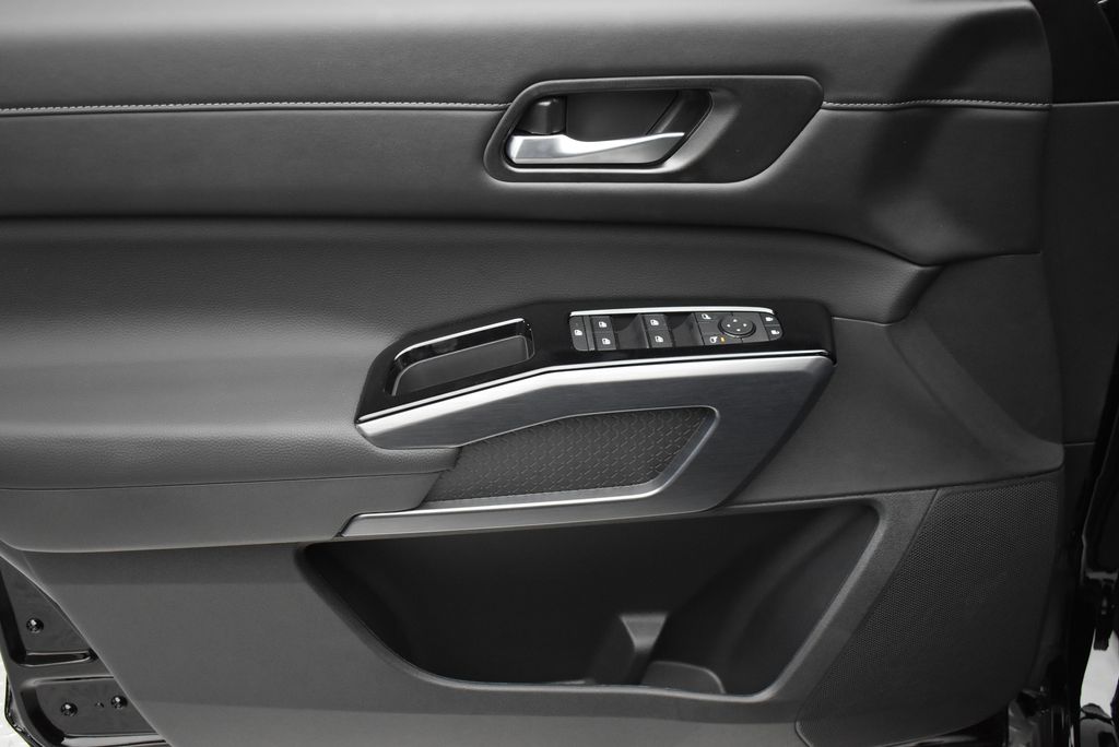 Thumbnail: 2026 Nissan Pathfinder - 10