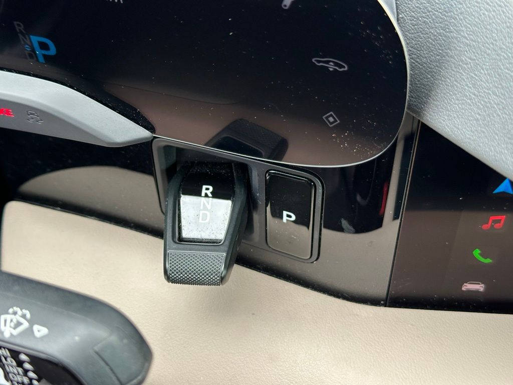 Thumbnail: 2023 Porsche Taycan - 28