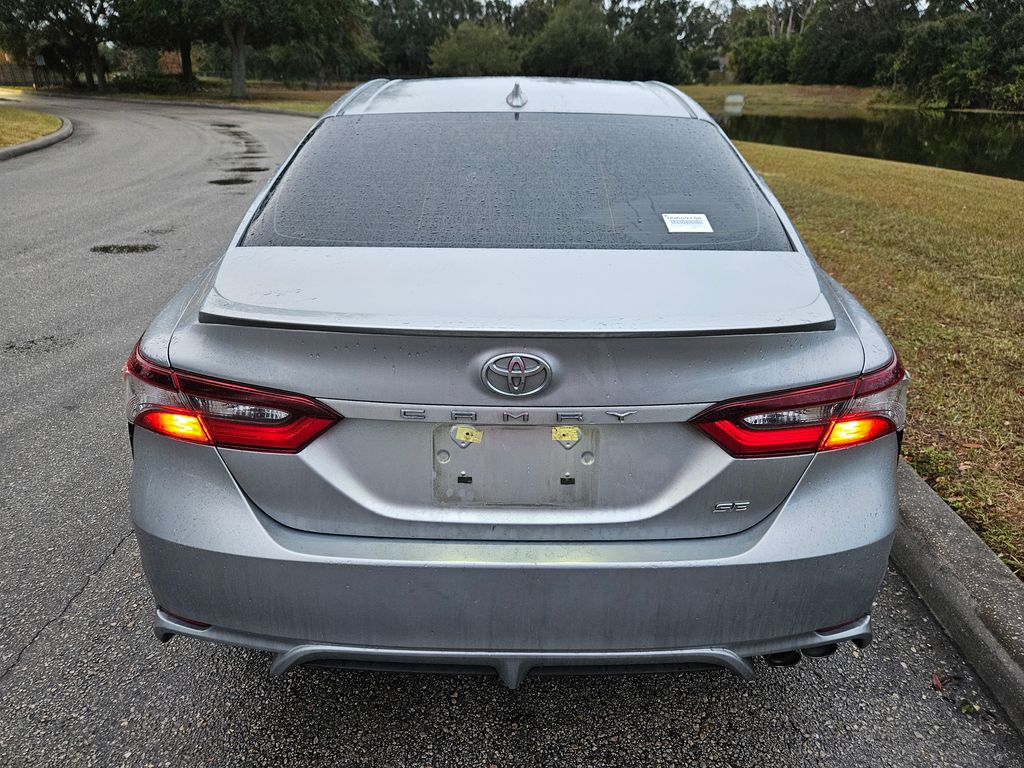 2022 Toyota Camry SE 4