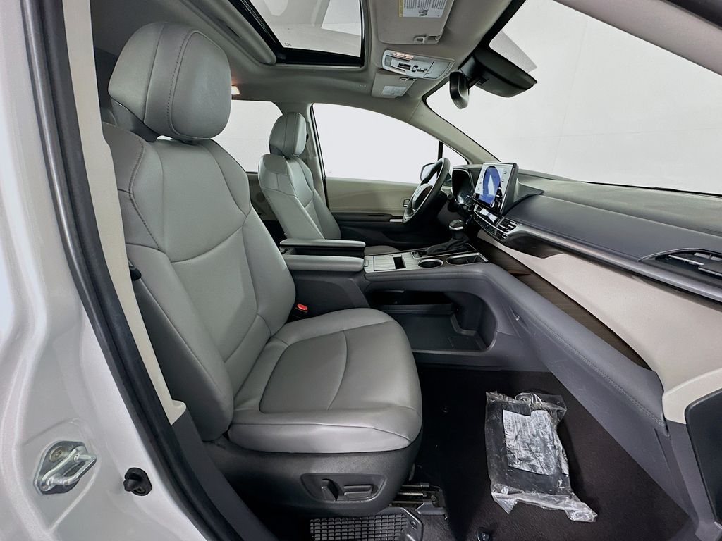 Thumbnail: 2024 Toyota Sienna - 28