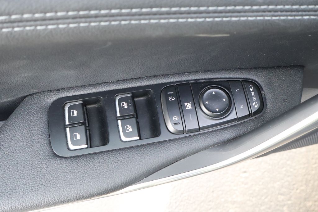 Thumbnail: 2021 Kia Stinger - 16