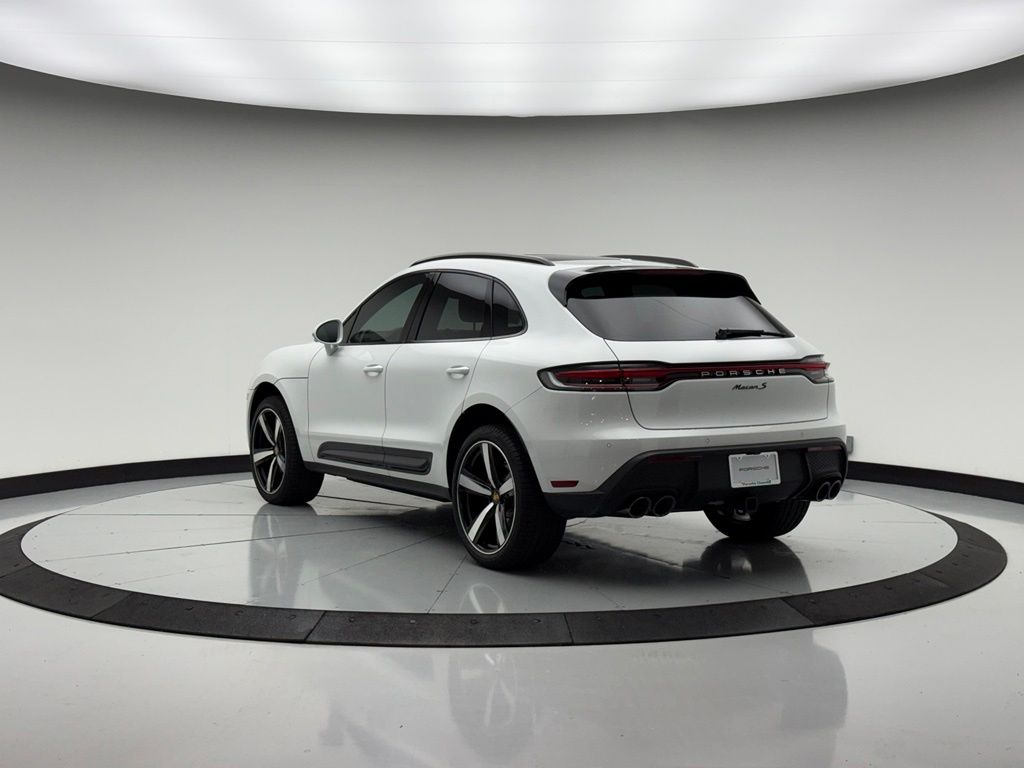 Thumbnail: 2026 Porsche Macan - 3