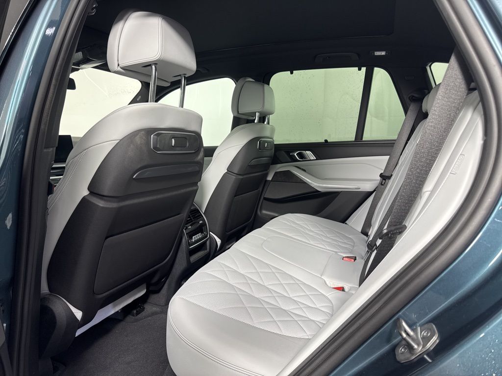 Thumbnail: 2024 BMW X5 - 10