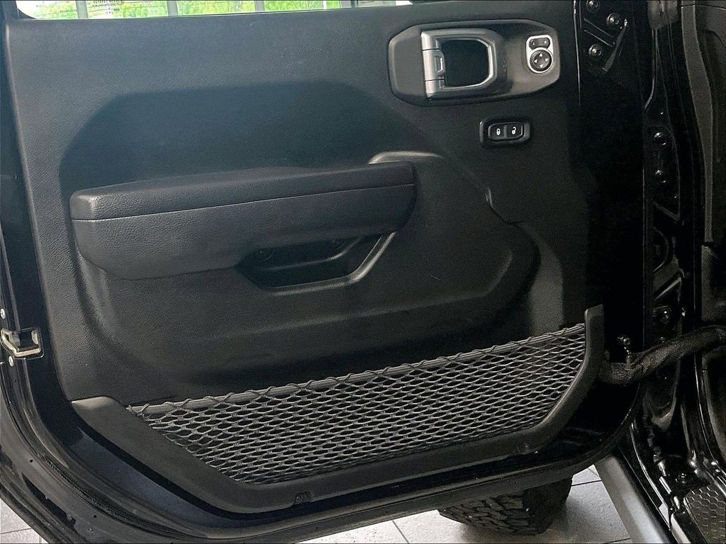 2024 Jeep Wrangler — photo 9
