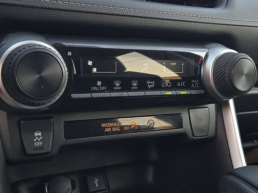 Used 2021 Toyota RAV4 LE For Sale in Farmington, AR