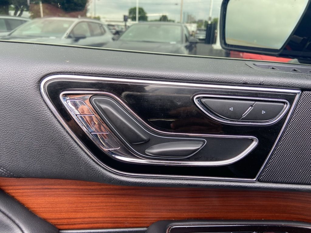 Thumbnail: 2018 Lincoln Navigator - 14