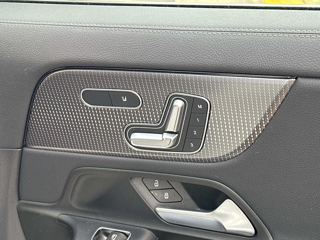 Thumbnail: 2023 Mercedes-Benz GLA - 20