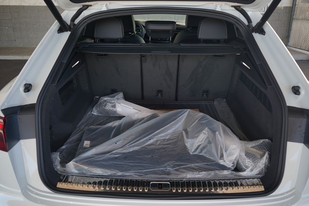 Thumbnail: 2026 Audi Q8 - 11