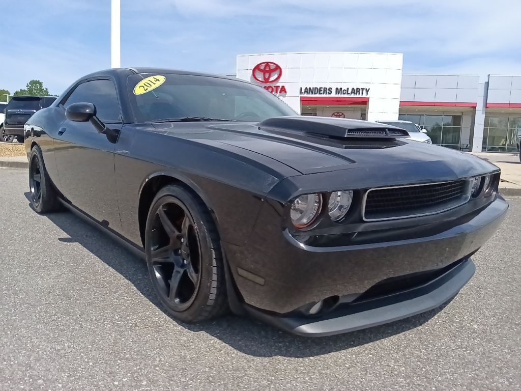 Black Clearcoat 2014 Dodge Challenger R/T RWD Coupe Rear-Wheel Drive 6-Speed Manual