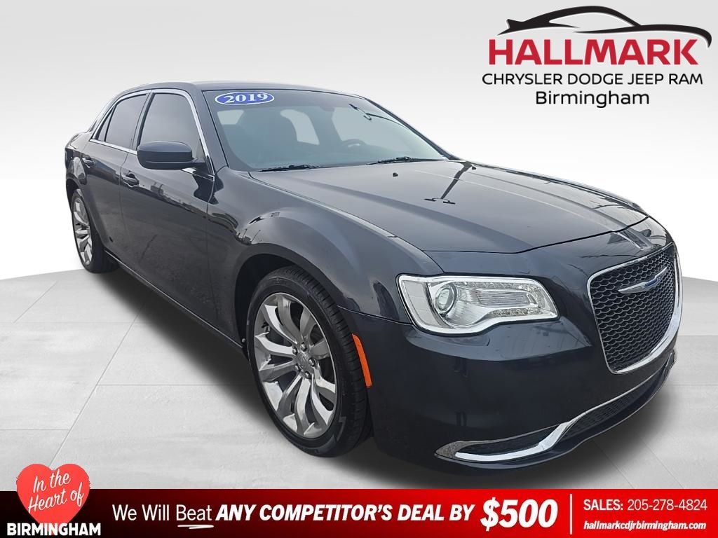 Gray (Maximum Steel Metallic Clearcoat) 2019 Chrysler 300 Touring RWD Sedan Rear-Wheel Drive 8-Speed Automatic