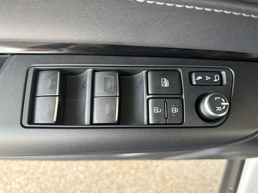 Thumbnail: 2024 Toyota Venza - 27