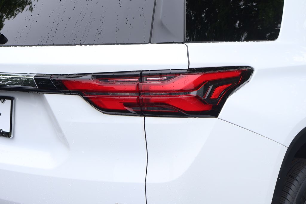 Thumbnail: 2023 Chevrolet Traverse - 8