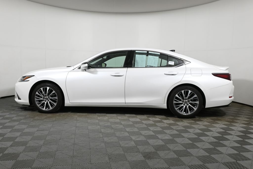 Thumbnail: 2021 Lexus ES - 2