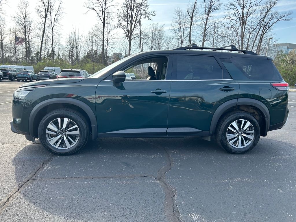 View vehicle photo 4