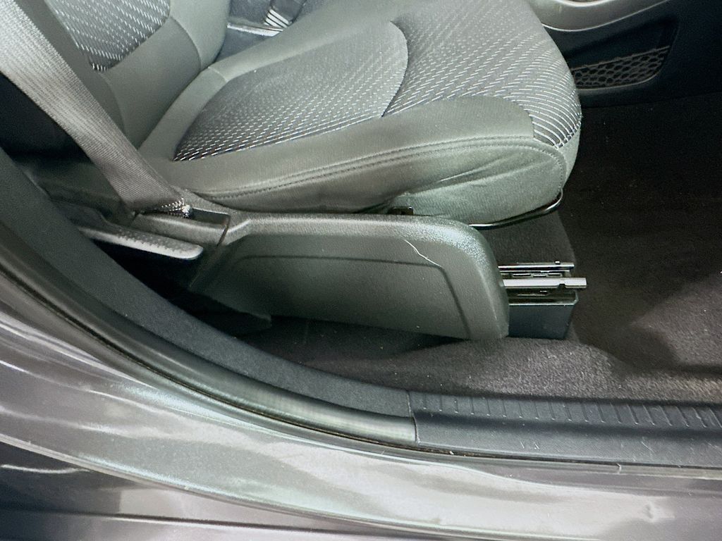 Used 2018 Gray Dodge SE image 22