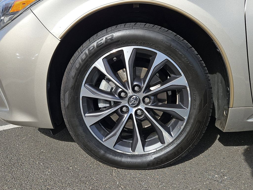 Thumbnail: 2016 Toyota Avalon - 9