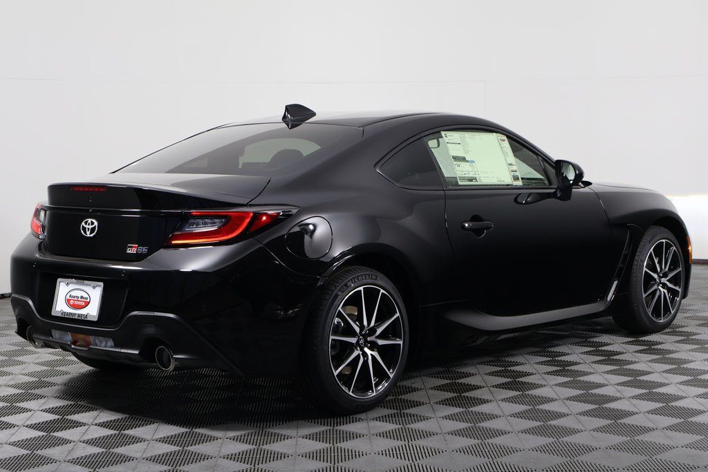 Thumbnail: 2025 Toyota GR86 - 2