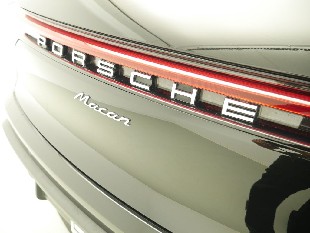 Thumbnail: 2023 Porsche Macan - 11