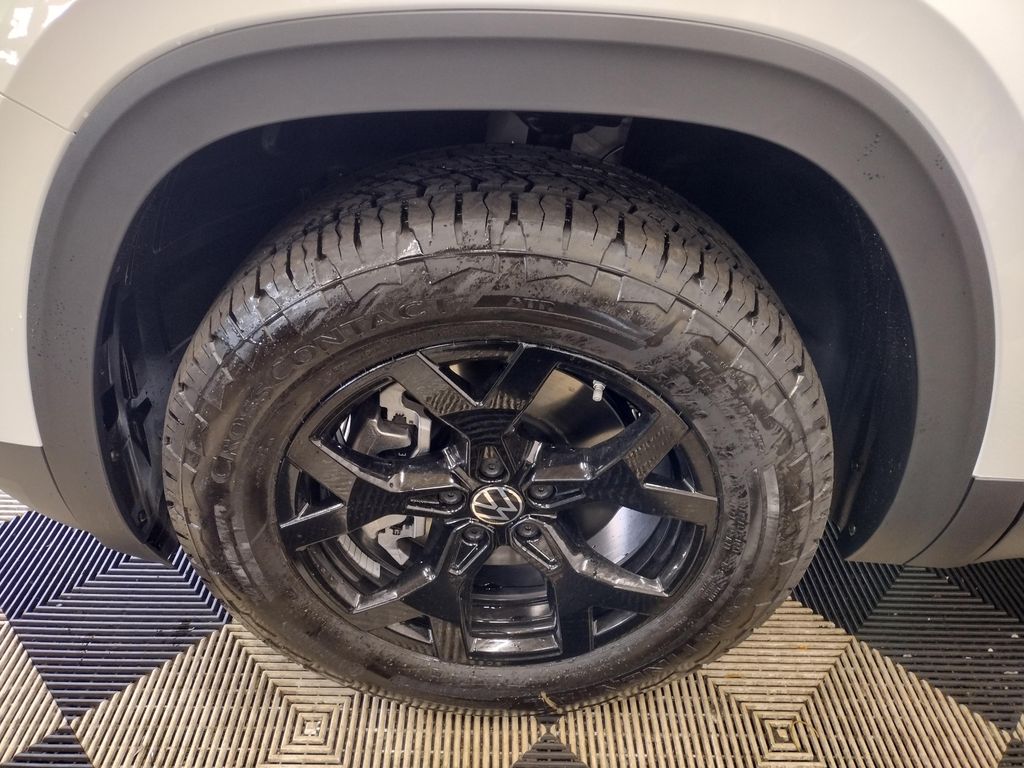 2025 Volkswagen Atlas Peak Edition SE photo 3