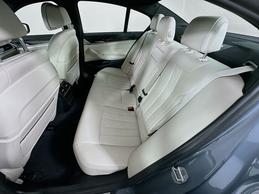 2019 BMW 5 Series 540i 25