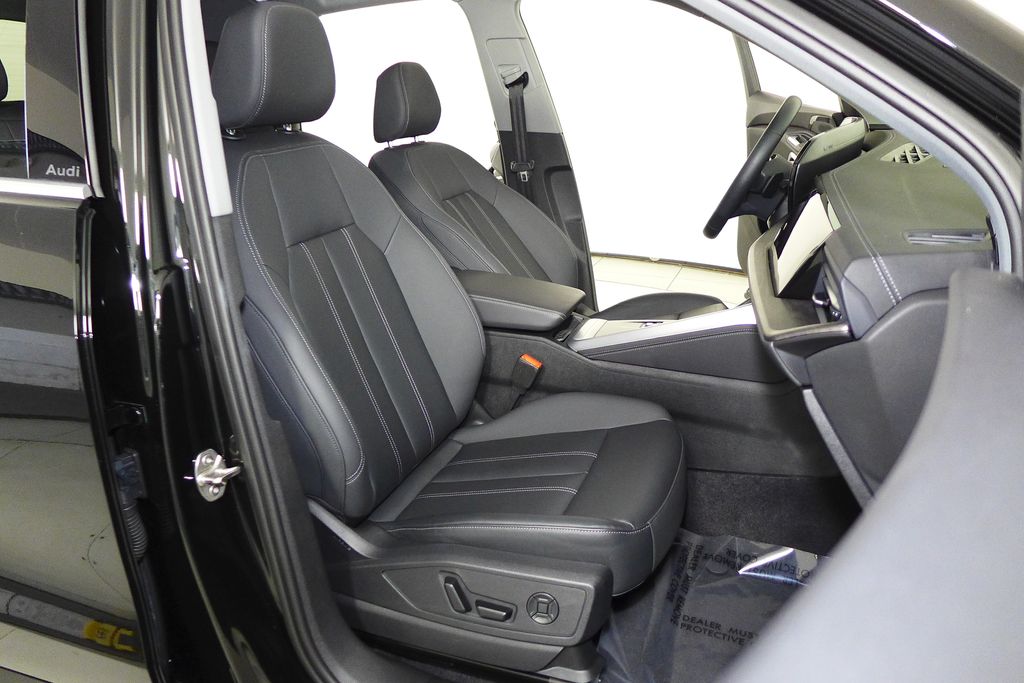 Thumbnail: 2025 Audi Q5 - 19