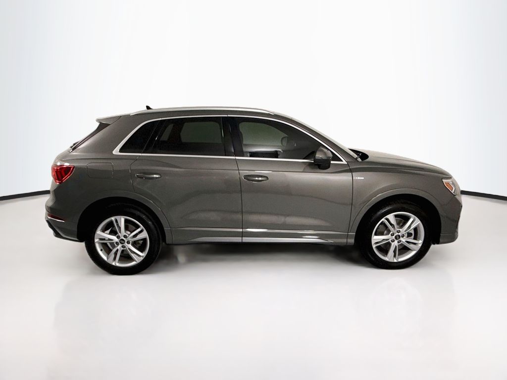 Thumbnail: 2023 Audi Q3 - 4
