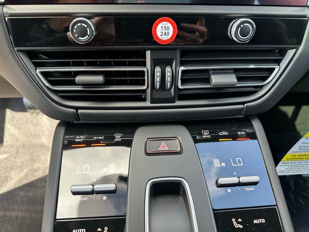 Thumbnail: 2026 Porsche Macan - 23