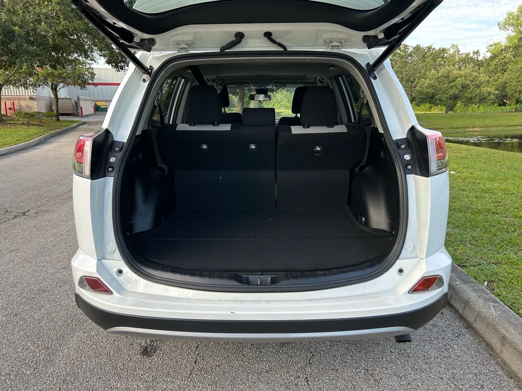 Thumbnail: 2018 Toyota RAV4 - 10