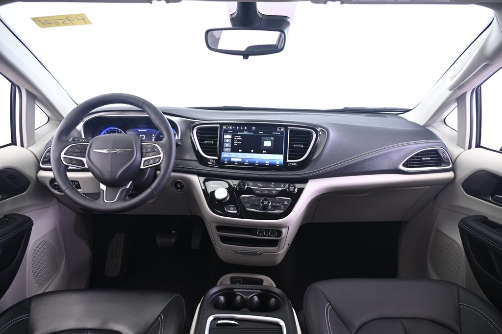 Thumbnail: 2024 Chrysler Pacifica - 30