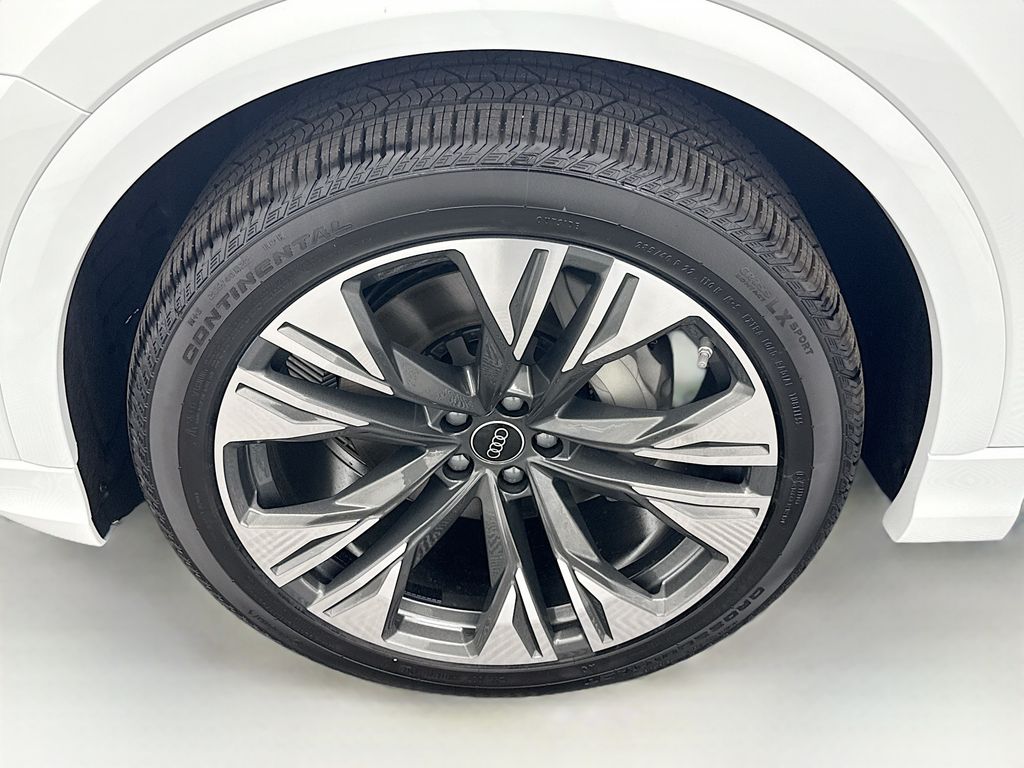 Thumbnail: 2026 Audi Q8 - 29