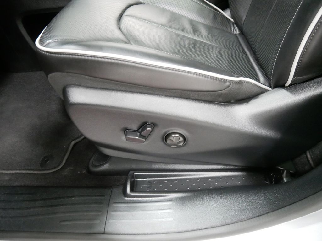 Used 2026 Chrysler Pacifica Van