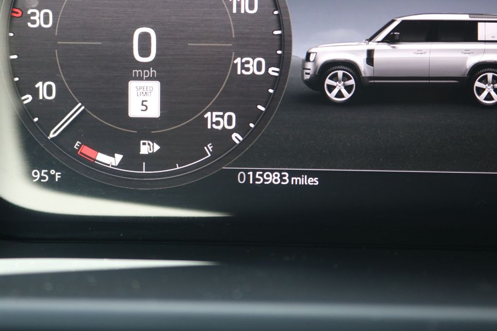 Used 2025  Land Rover X-Dynamic SE image 29