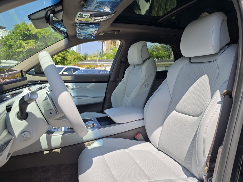 New 2026 White Genesis 2.5T Advanced image 17