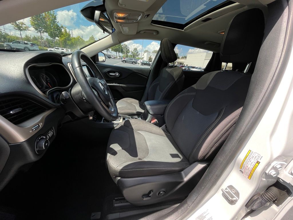 Thumbnail: 2016 Jeep Cherokee - 25