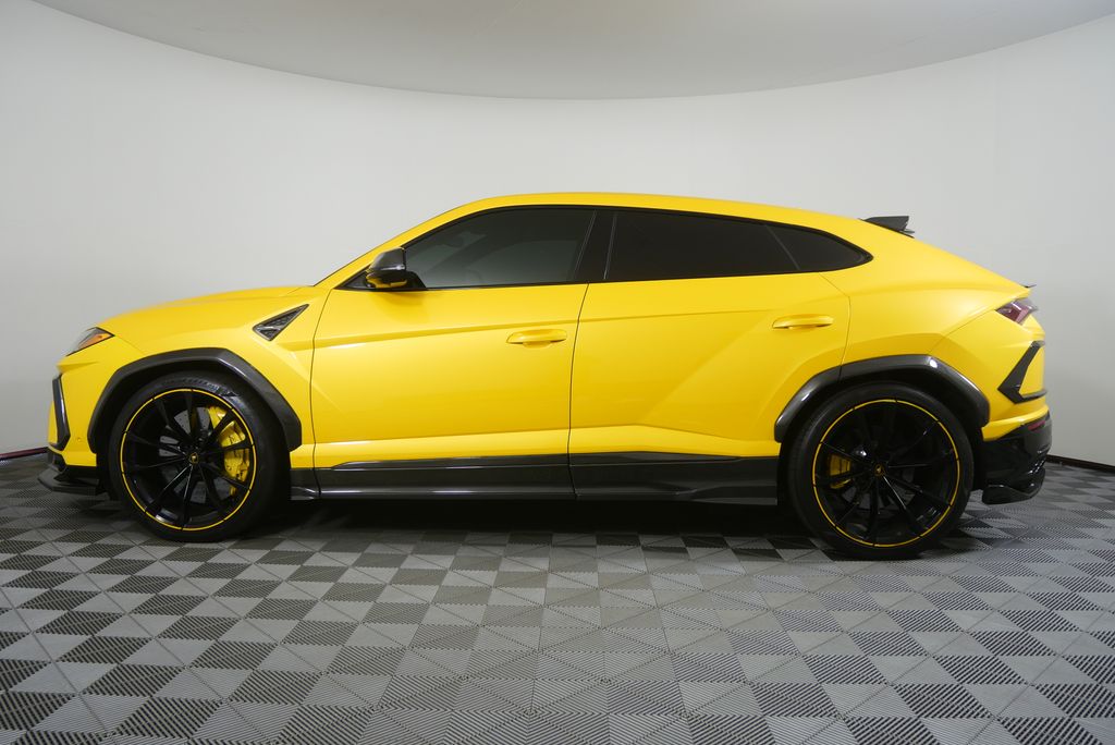 Thumbnail: 2022 Lamborghini Urus - 7