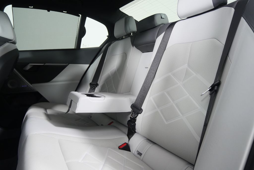 Thumbnail: 2024 BMW i5 - 17