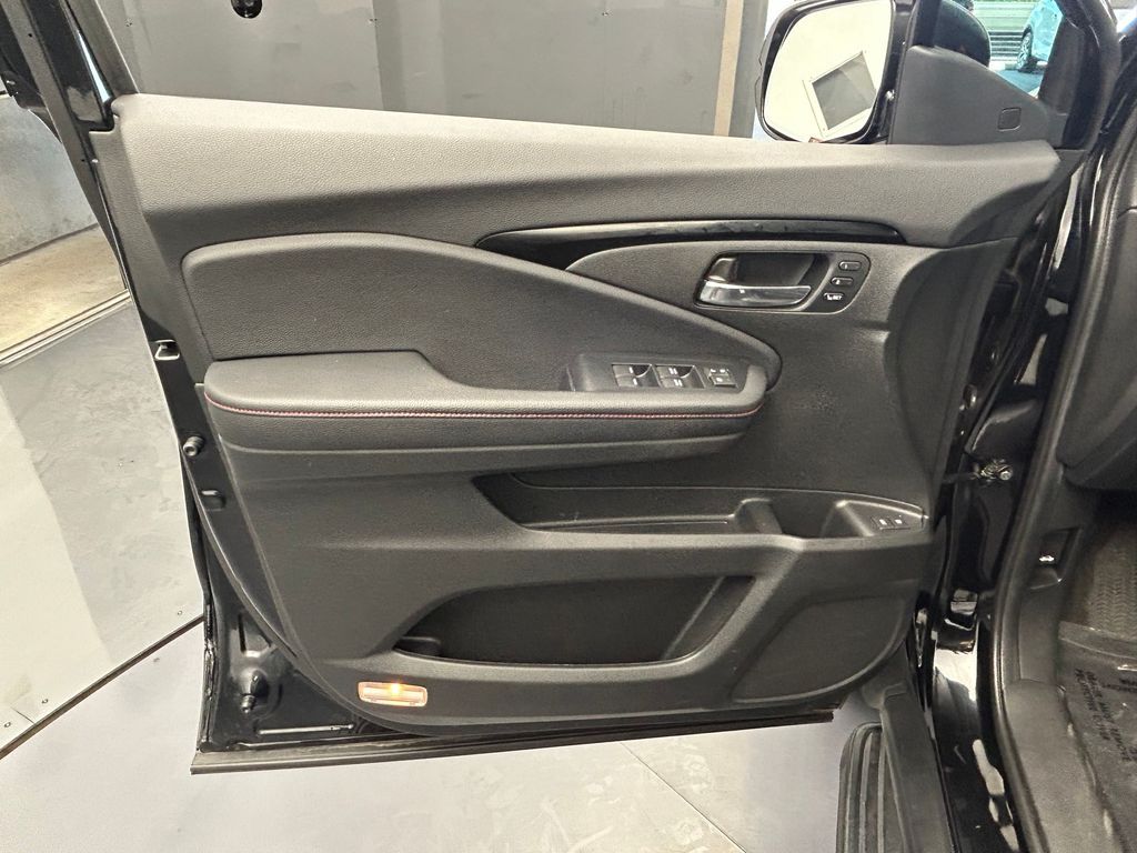 Used 2022 Black Honda Black Edition image 13