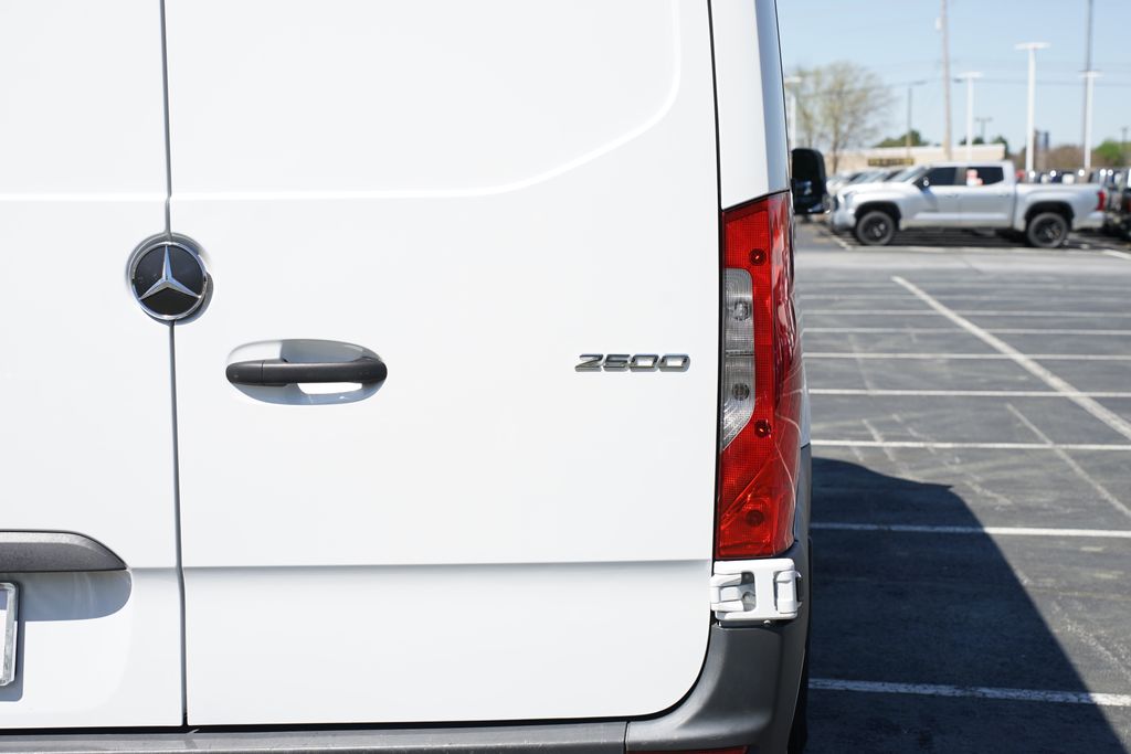 Thumbnail: 2024 Mercedes-Benz Sprinter - 10