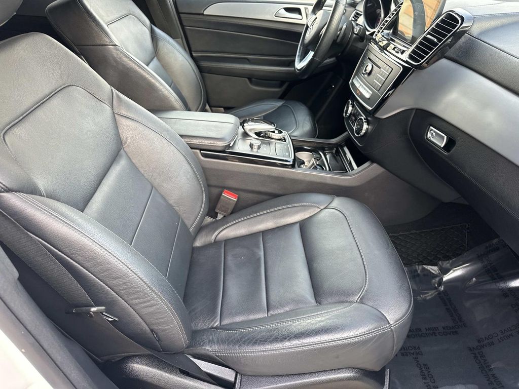 Thumbnail: 2016 Mercedes-Benz GLE - 21