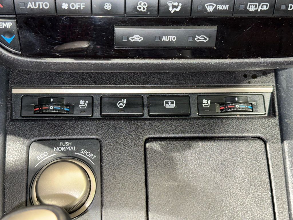 Thumbnail: 2017 Lexus ES - 31