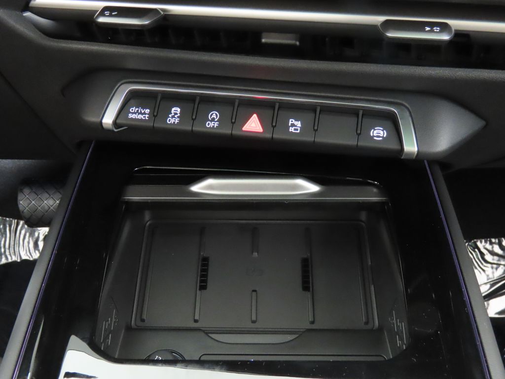 Thumbnail: 2026 Audi Q3 - 21