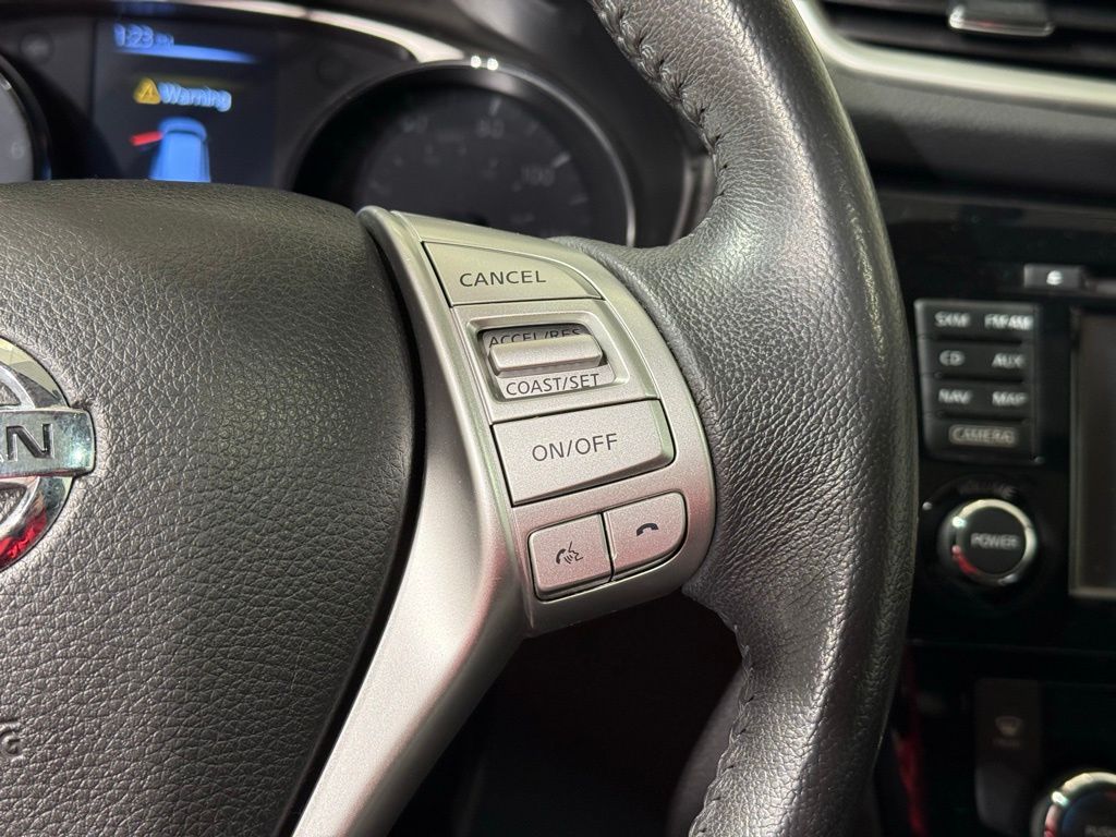 2016 Nissan Rogue SL 26