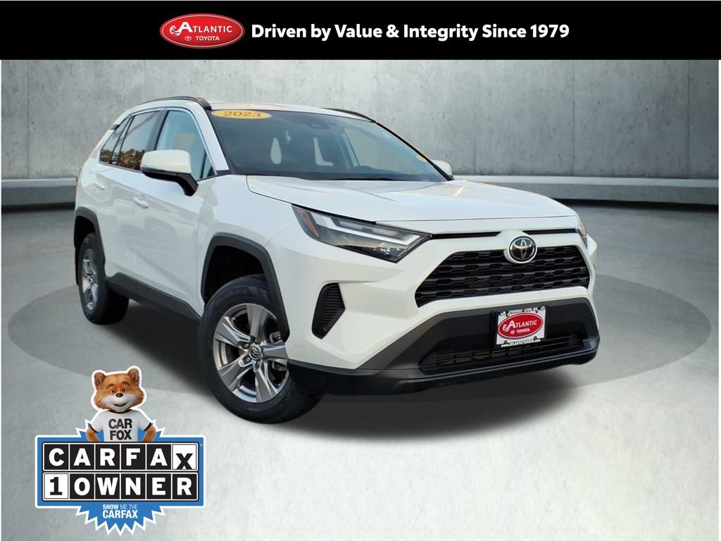 2023 Toyota RAV4 XLE's photo
