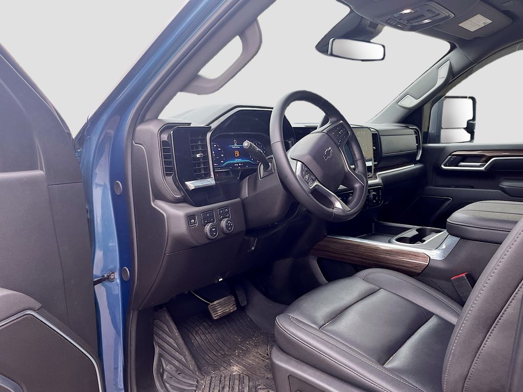 Used 2025 Blue Chevrolet LT image 9
