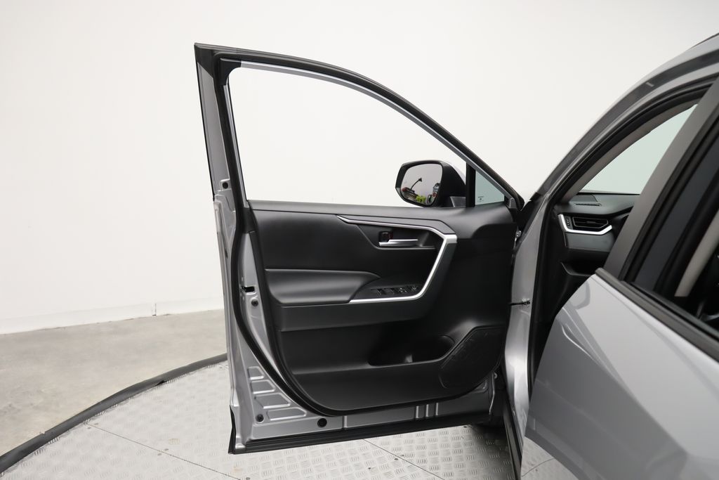 2023 Toyota RAV4 XLE 16