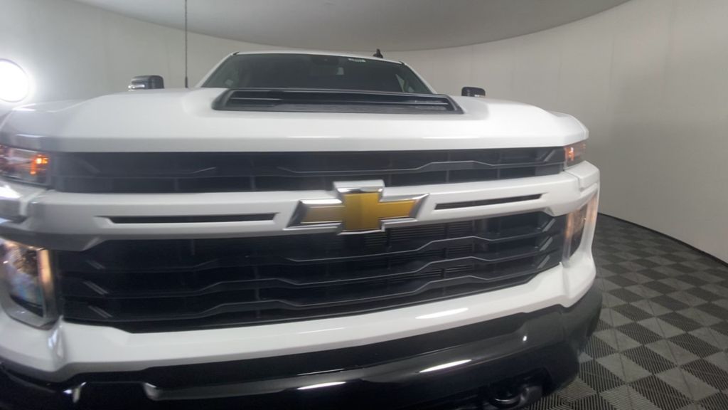 2024 Chevrolet Silverado 2500HD Custom 3