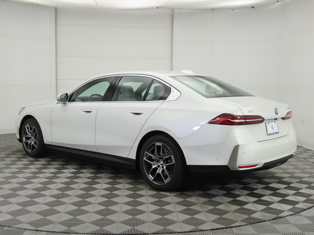 Thumbnail: 2026 BMW i5 - 7