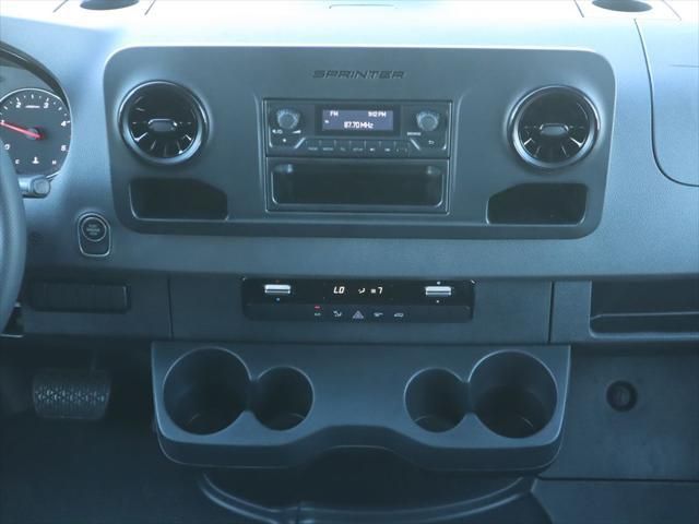 Thumbnail: 2025 Mercedes-Benz Sprinter - 14