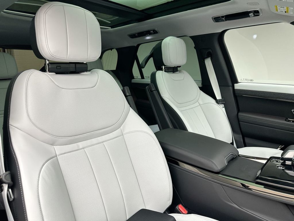Thumbnail: 2027 Land Rover Range Rover Sport - 6