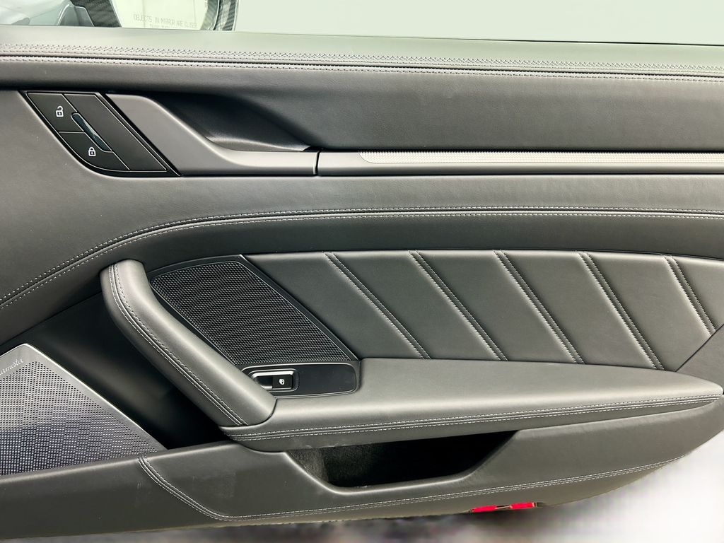 Thumbnail: 2026 Porsche 911 - 26